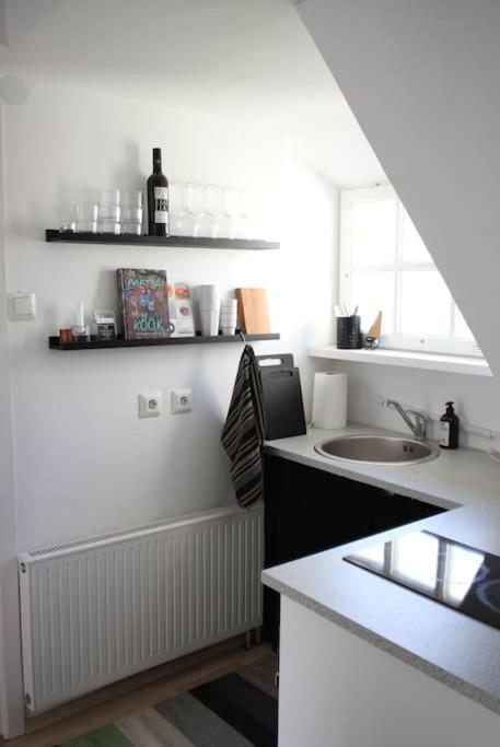 Apartment Cozy Penthouse In Town Wall
