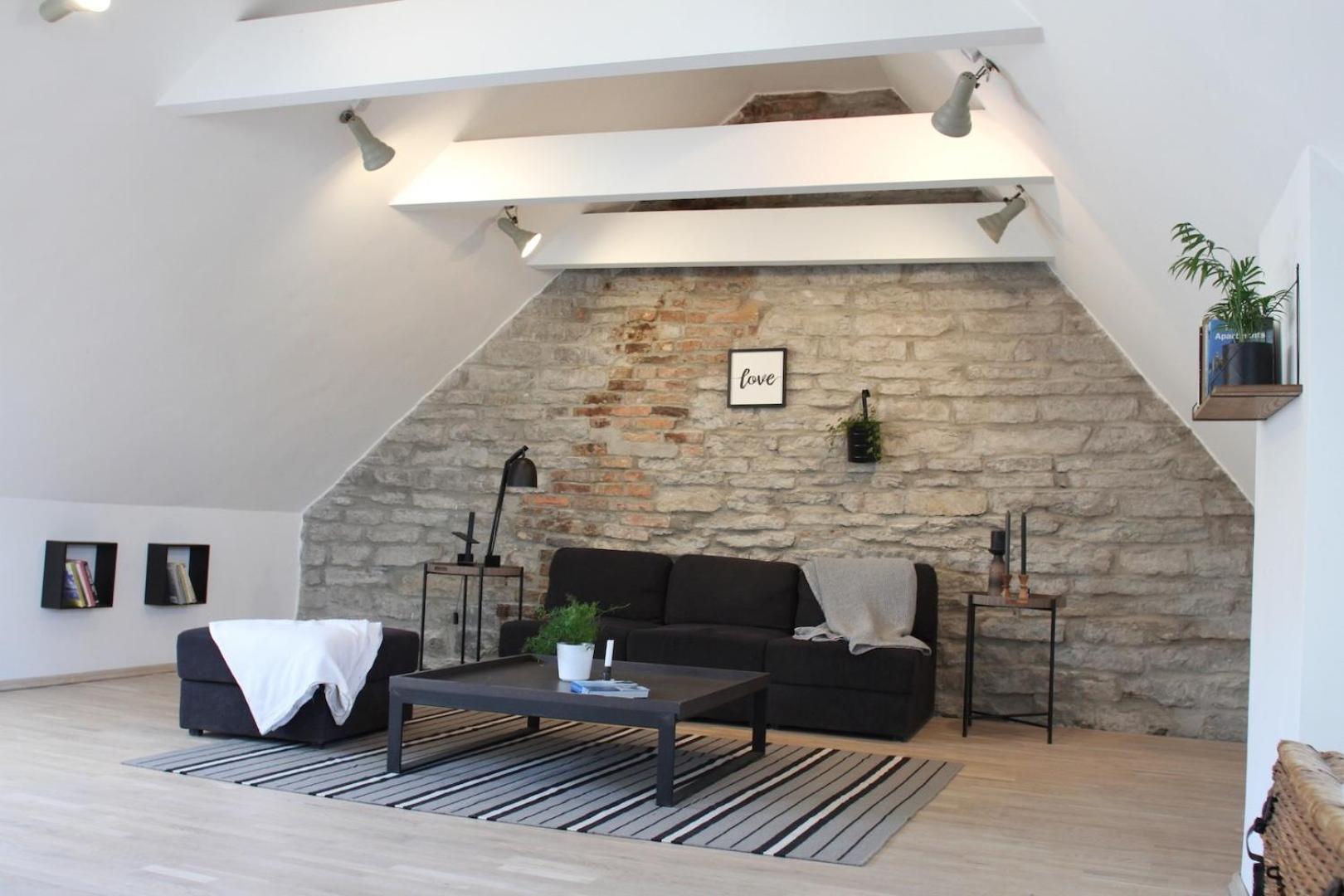 Cozy Penthouse In Town Wall Apartment